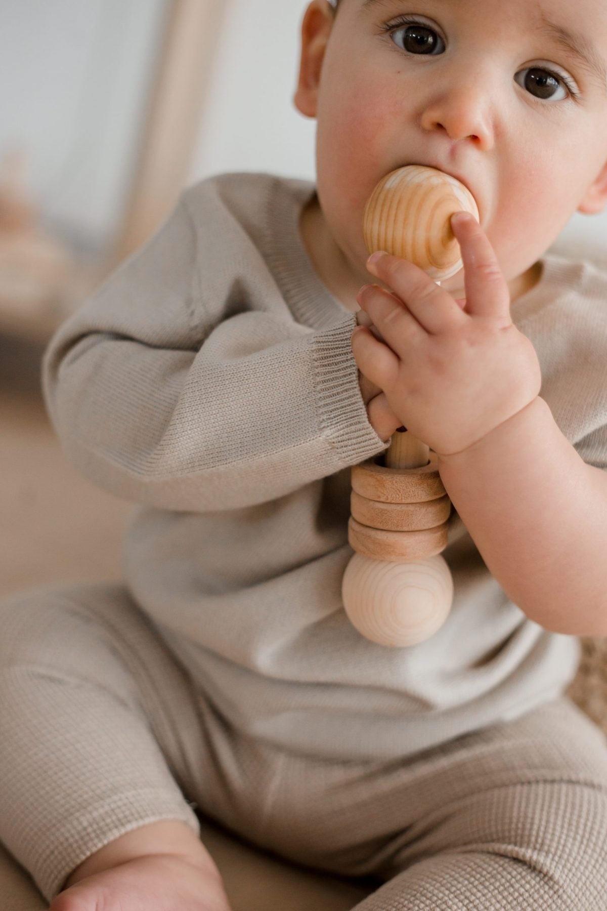 Qtoys - Grasping Rattle - Wooden