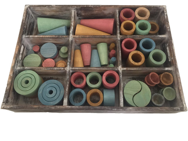 PAPOOSE - Wooden Loose Parts and Tray Earth- Set of 72